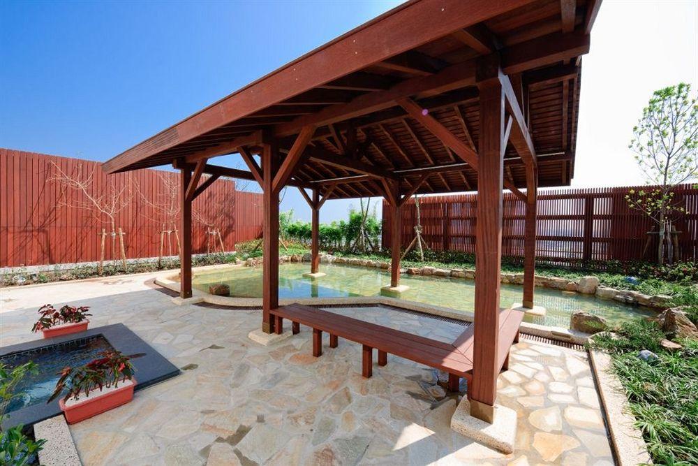 Evergreen Resort Hotel - Jiaosi Csiaohszi Kültér fotó A traditional onsen