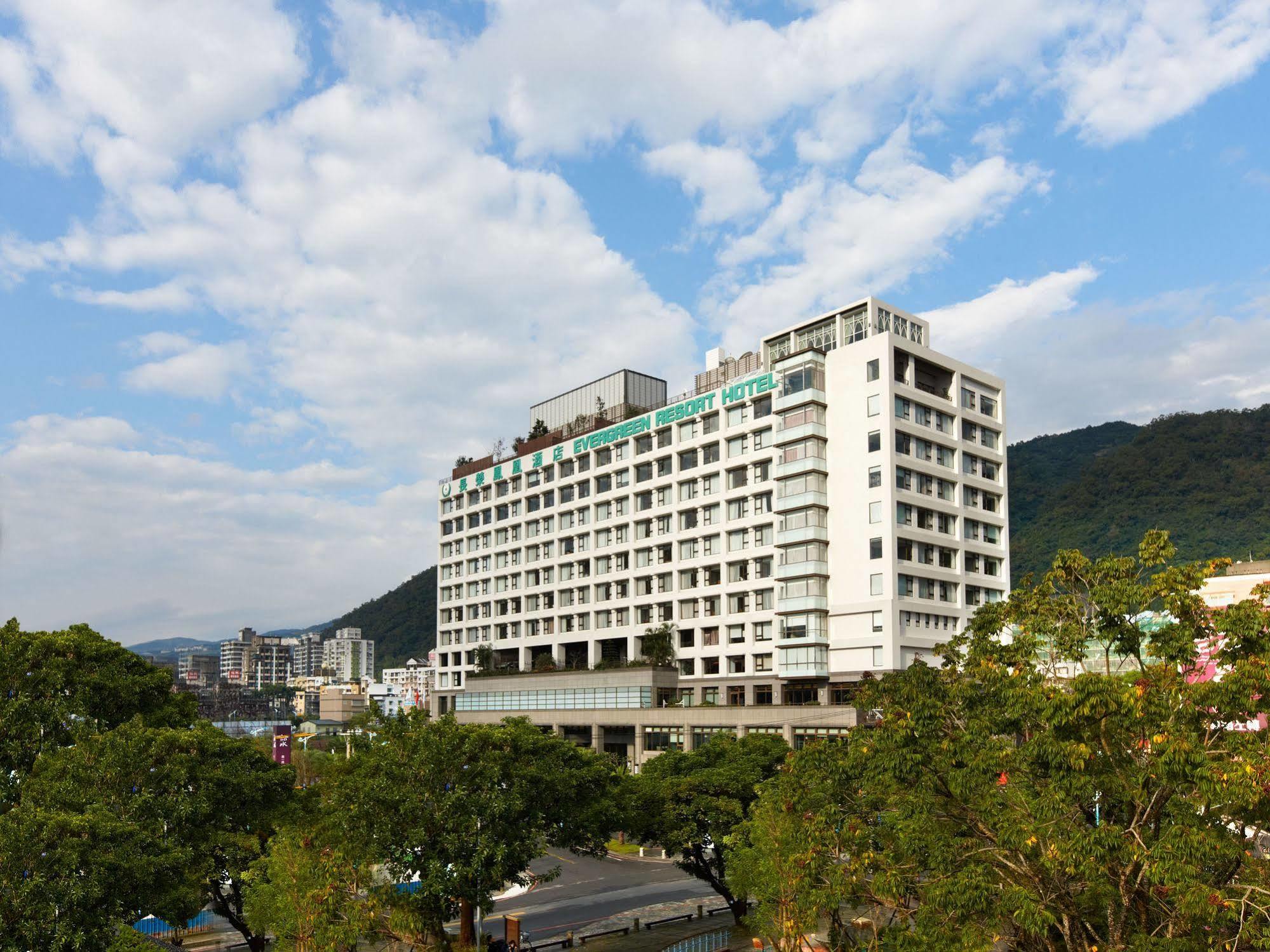 Evergreen Resort Hotel - Jiaosi Csiaohszi Kültér fotó National Yang-ming University