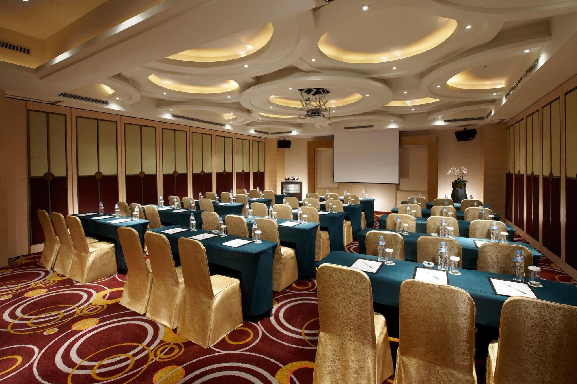 Evergreen Resort Hotel - Jiaosi Csiaohszi Kültér fotó A meeting room at a hotel